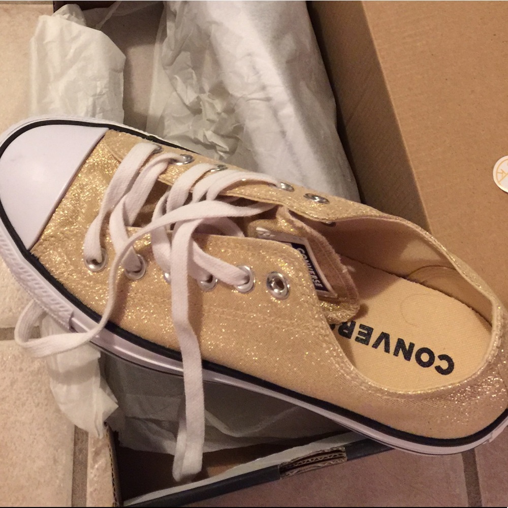Gold sparkle Converse